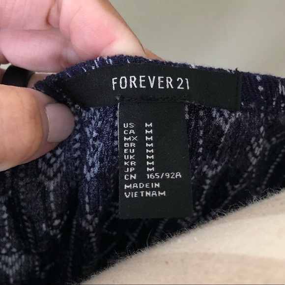 Forever 21 Navy Crop Top - Picture 3 of 8